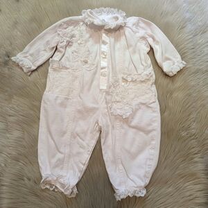 Vintage white with lace trim and flora applique jumper size  18 M